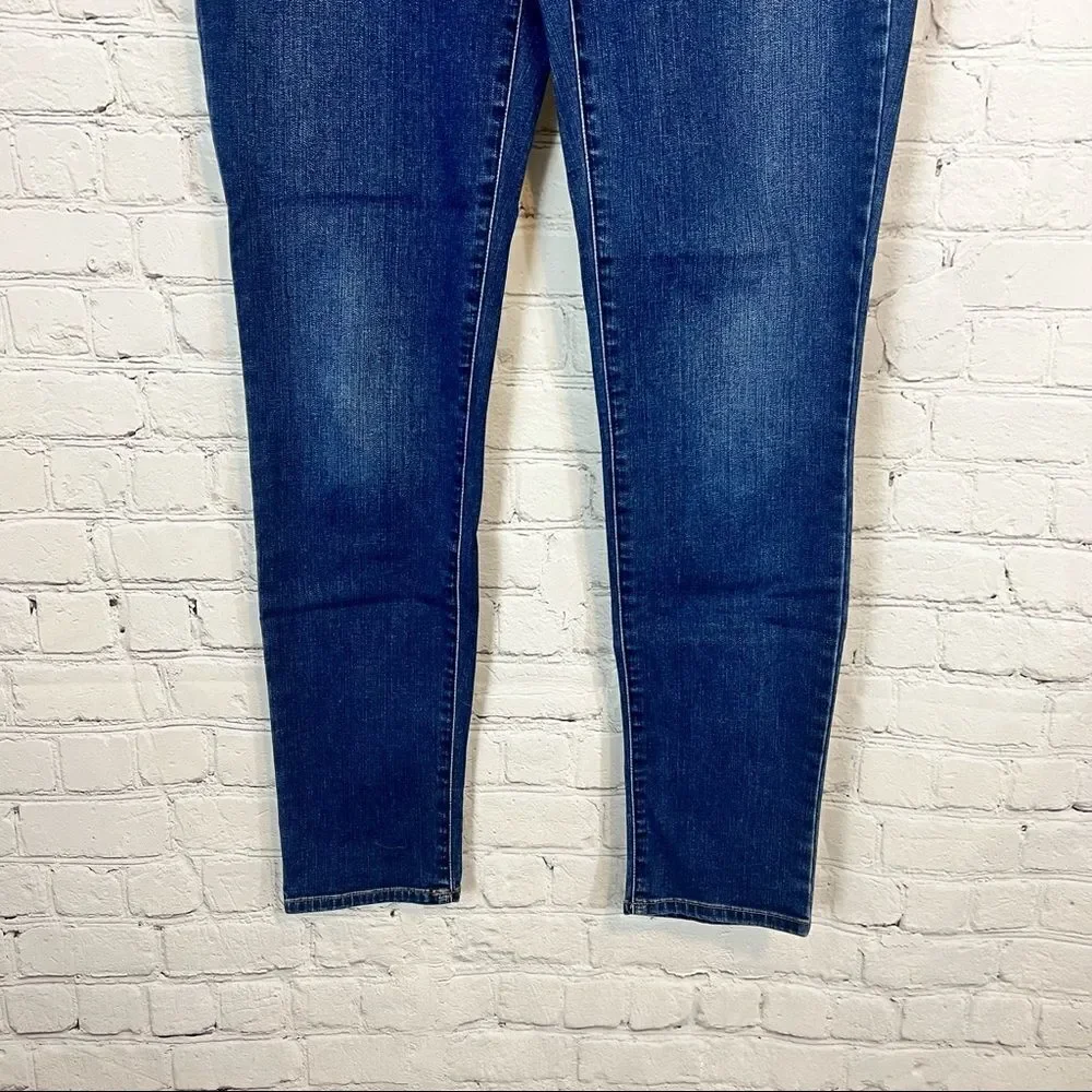 Chicos Straight Leg So Slimming Jeans Dark Wash size 0